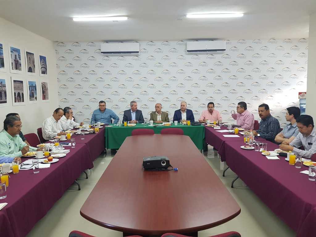 Los empresarios adheridos al CLIP se reunieron con el diputado Marcelo Torres Cofiño. (EL SIGLO DE TORREÓN)