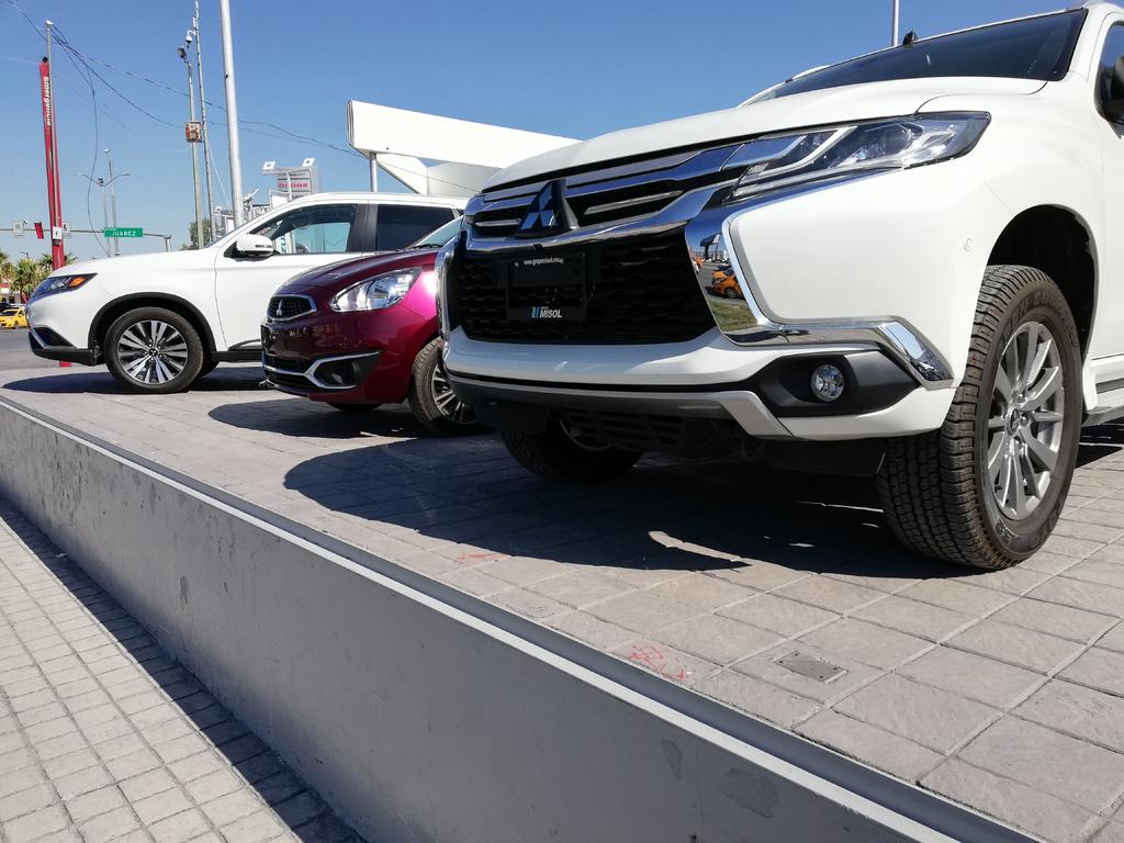 En septiembre, la venta de vehículos nuevos fue de 100 mil 734 unidades, un 12.3% inferior a las unidades comercializadas en el mismo mes del año pasado, según cifras del Inegi. (ARCHIVO)