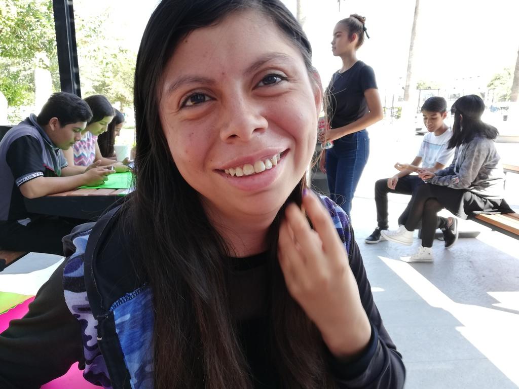 Cynthia estudia para ser maestra de primaria y busca le otorguen la beca Benito Juárez desde hace un año. (VIRGINIA HERNÁNDEZ)