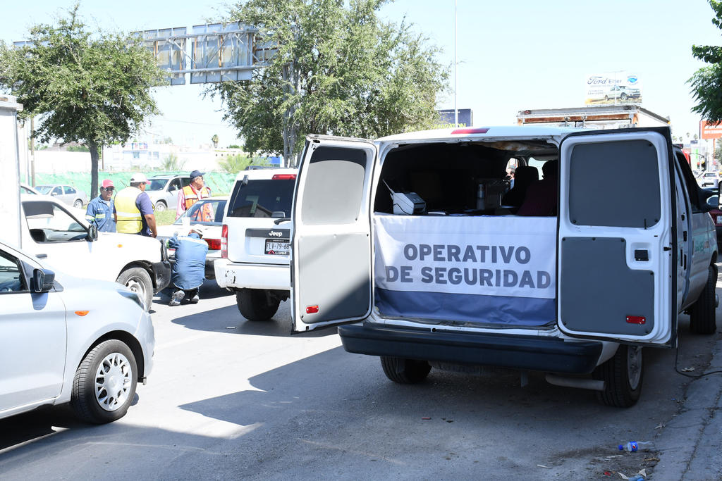 El alcalde desmontó un operativo de revisión vehicular del Gobierno del Estado en pleno bulevar Independencia durante el miércoles. (EL SIGLO DE TORREÓN)