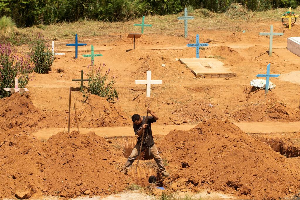 Los cadáveres de un cementerio municipal en una ciudad del sur de Brasil eran retirados y descartados para facilitar la venta ilegal de tumbas. (ARCHIVO)