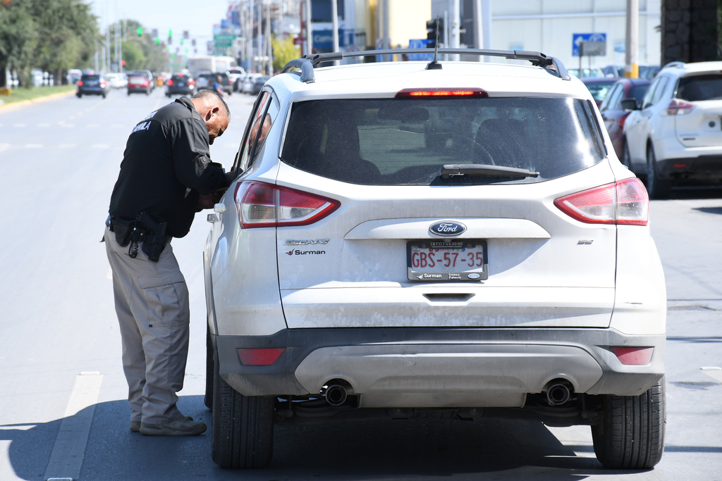 Afirma Gobierno Estatal que operativos vehiculares por placas vencidas se realizan por tema de 'seguridad ciudadana'. (EL SIGLO DE TORREÓN)