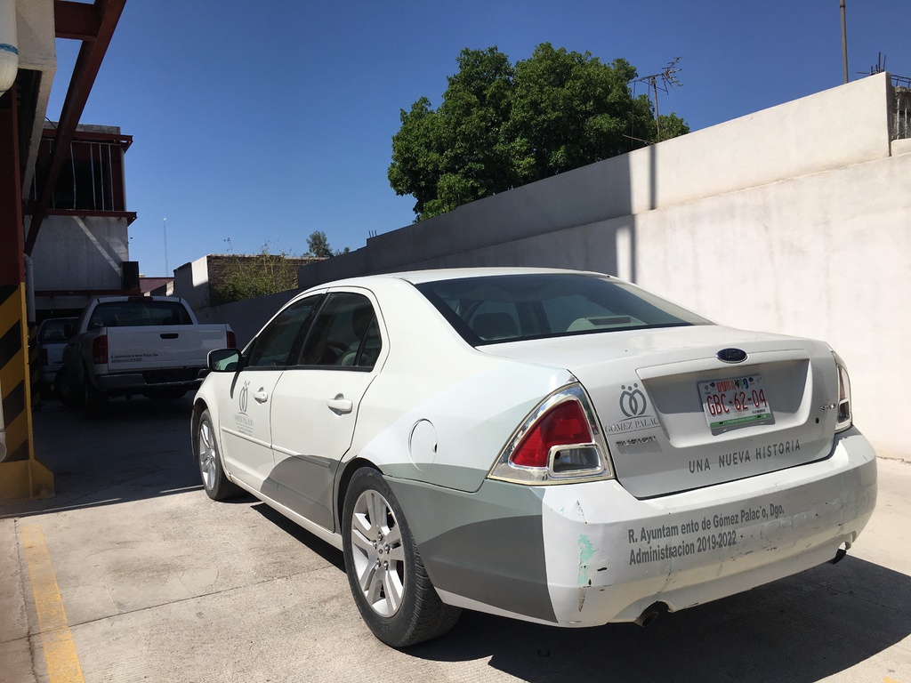 Un total de 196 vehículos oficiales del Ayuntamiento de Gómez Palacio tienen adeudo en el plaqueo, algunos por más de cinco años.