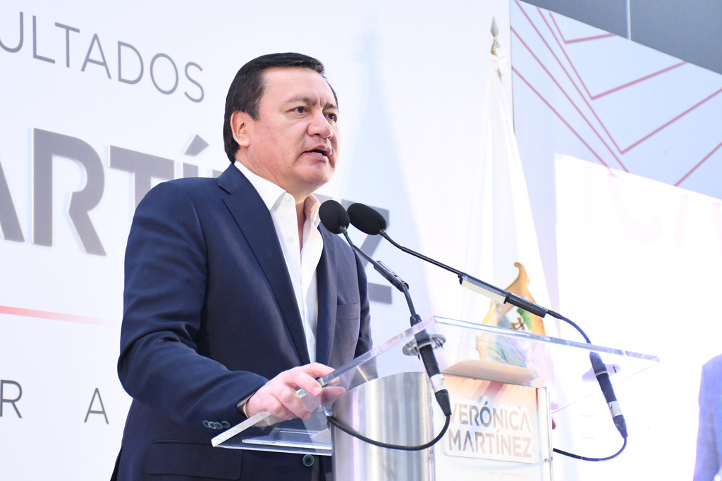 El coordinador del PRI en el Senado, Miguel Ángel Osorio Chong mencionó que en Coahuila 'se están haciendo bien las cosas'. (FERNANDO COMPEÁN)
