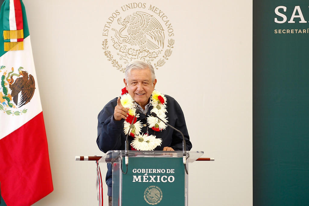 López Obrador recordó que desde que se inició su Administración, el 1 de diciembre de 2018, se están bajando los sueldos de los altos funcionarios públicos, 'que también abusaban', llegaban a ganar hasta 700,000 pesos (unos 35,860 dólares) mensuales. (NOTIMEX) 
