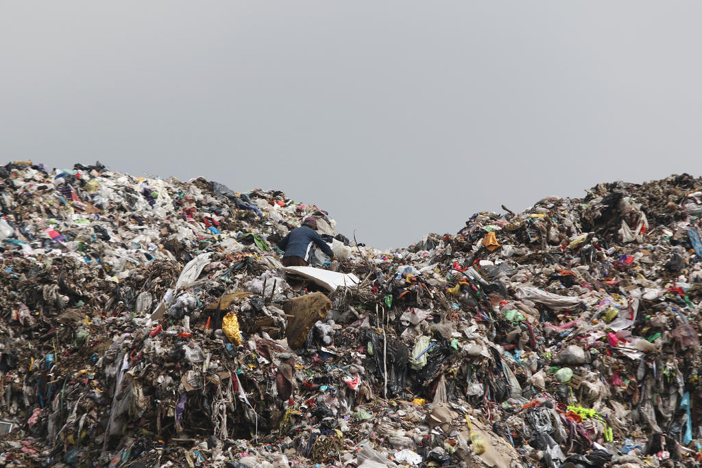 La Comisión Nacional de los Derechos Humanos (CNDH) señaló que en el país se generan 42 millones de toneladas de residuos sólidos al año y cada persona genera 1.2 kilogramos al día, y además existe desigualdad en el sistema público de recolección. (ARCHIVO)