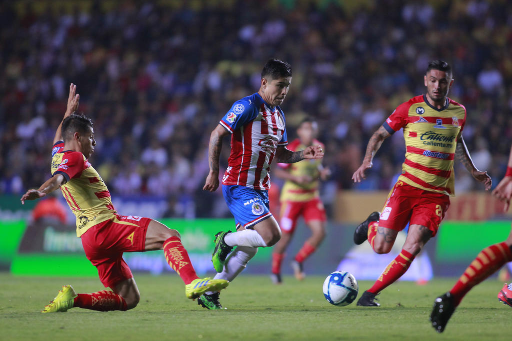 Chivas y Monarcas se enfrentaron en partido correspondiente a la Jornada 10 de la Liga MX. (ARCHIVO)