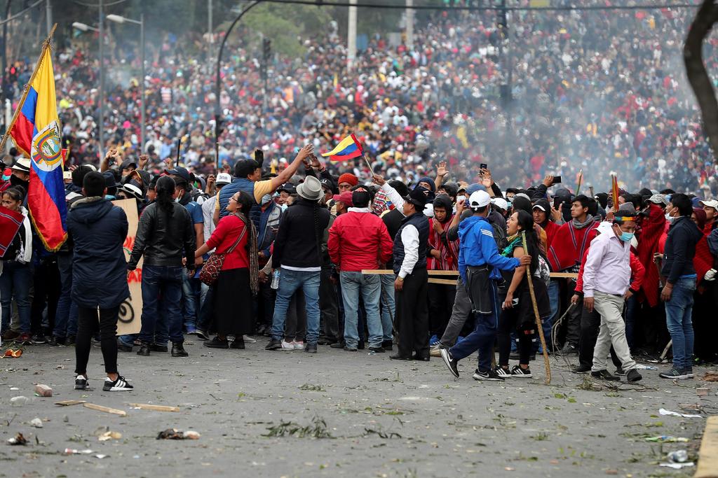 El Parlamento ecuatoriano fue tomada por el lapso de aproximadamente una hora por manifestantes de sectores indígenas. (EFE)