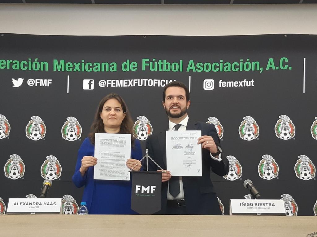 La Femexfut y Conapred firmaron un acuerdo para trabajar en campañas que ayuden a erradicar actos discriminatorios en el balompié nacional. (CORTESÍA)