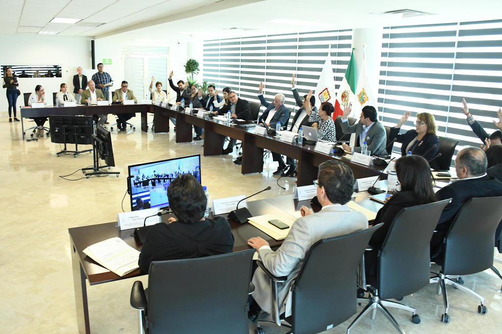 Durante la sesión ordinaria de Cabildo, se aprobó la actualización de la tabla de valores unitarios del suelo y de las construcciones del municipio de Torreón para el ejercicio fiscal 2020. (FERNANDO COMPEÁN)