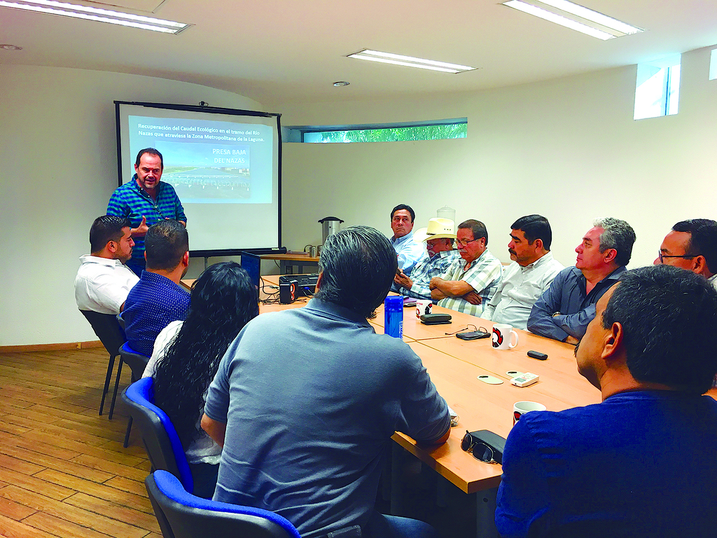 El diputado Fernando Izaguirre presentó ayer el proyecto de la Presa Baja del Nazas a empresarios y ambientalistas laguneros. (FABIOLA P. CANEDO/EL SIGLO DE TORREÓN)