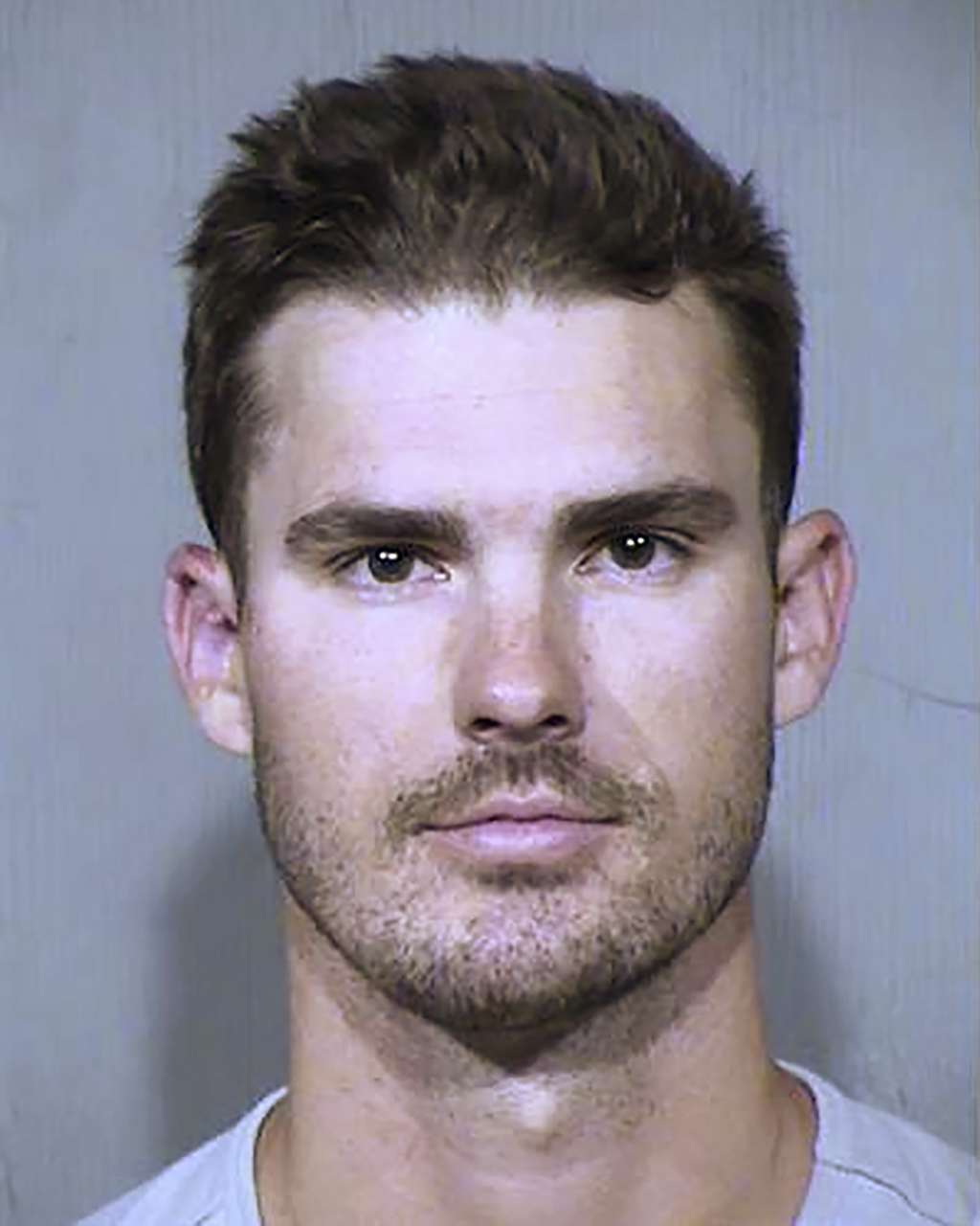 Nix fue arrestado después de ingresar arrastrándose por la puerta de un perro en una casa en Peoria, suburbio de Phoenix, en Arizona. (AP) 