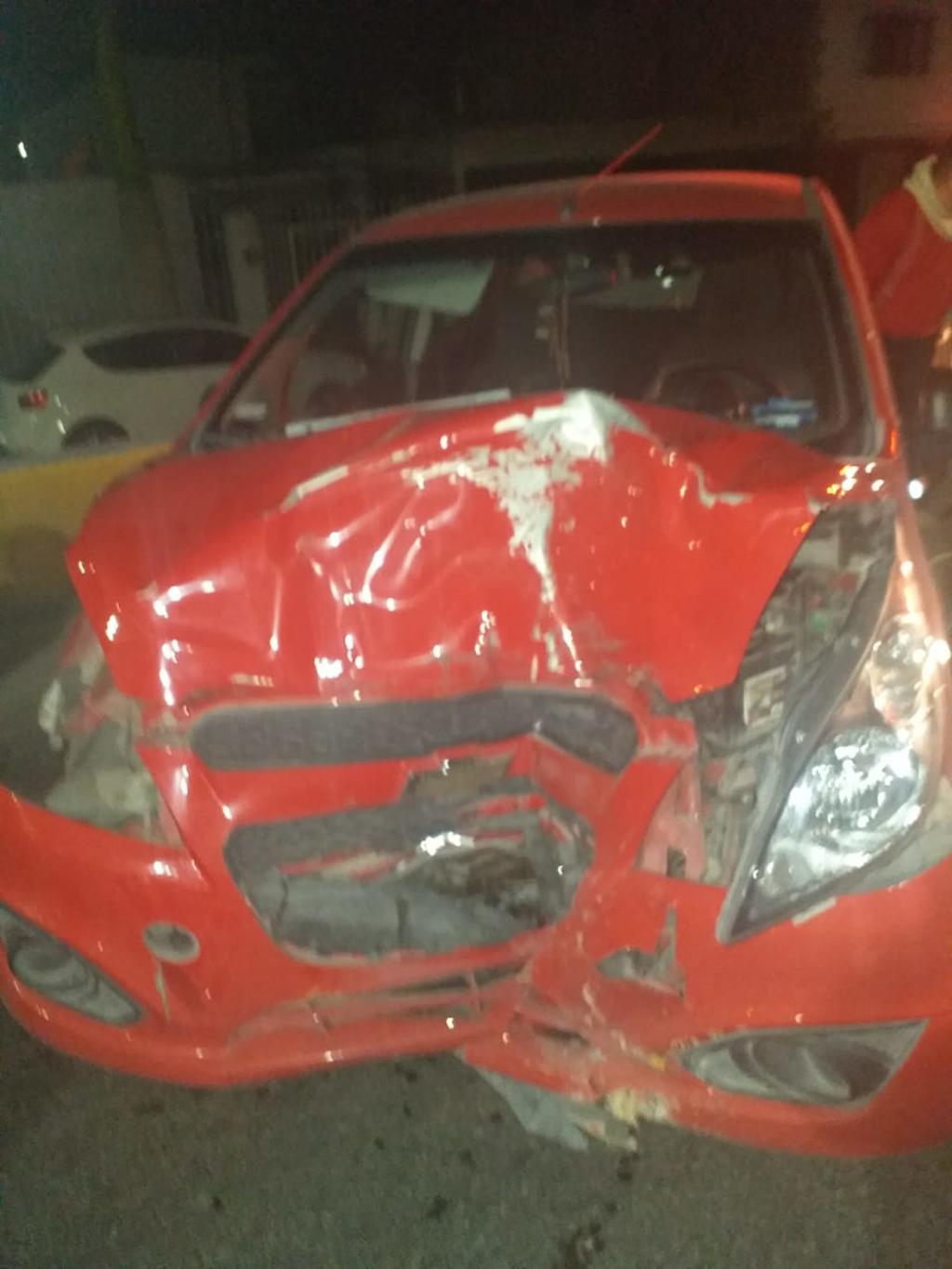 La protagonista del incidente se identificó como Batsemaht Saray, de 38 años de edad, conductora de un vehículo Chevrolet línea Spark de color rojo modelo 2016, madre el pequeño lesionado.  (EL SIGLO DE TORREÓN)
