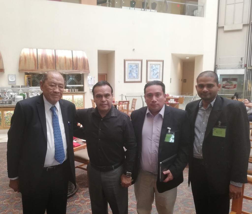 Carlos Arceo Real, presidente del Consejo Mexicano de la Industria del Turismo Médico, se reunió con especialistas de la Comarca Lagunera para definir el cluster médico en la región. (BEATRIZ A. SILVA MONDRAGÓN)