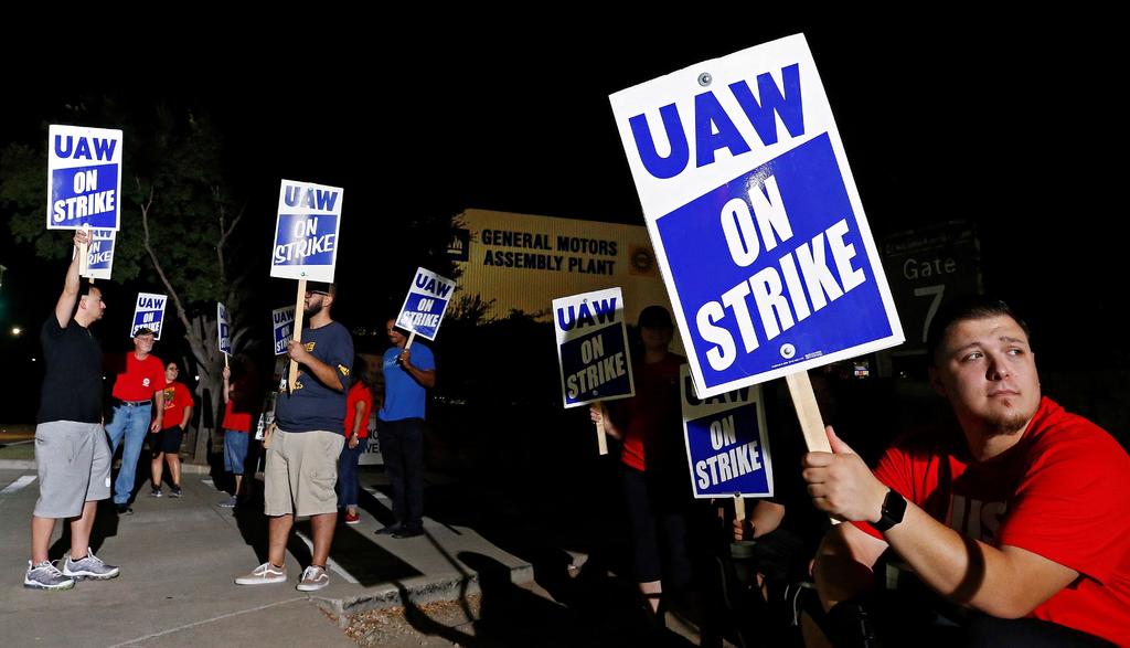 A punto de cumplirse un mes de huelga de los casi 50,000 trabajadores de la planta de General Motors (GM) en Estados Unidos, las pérdidas se acumulan tanto para la empresa como para sus empleados. (EFE)