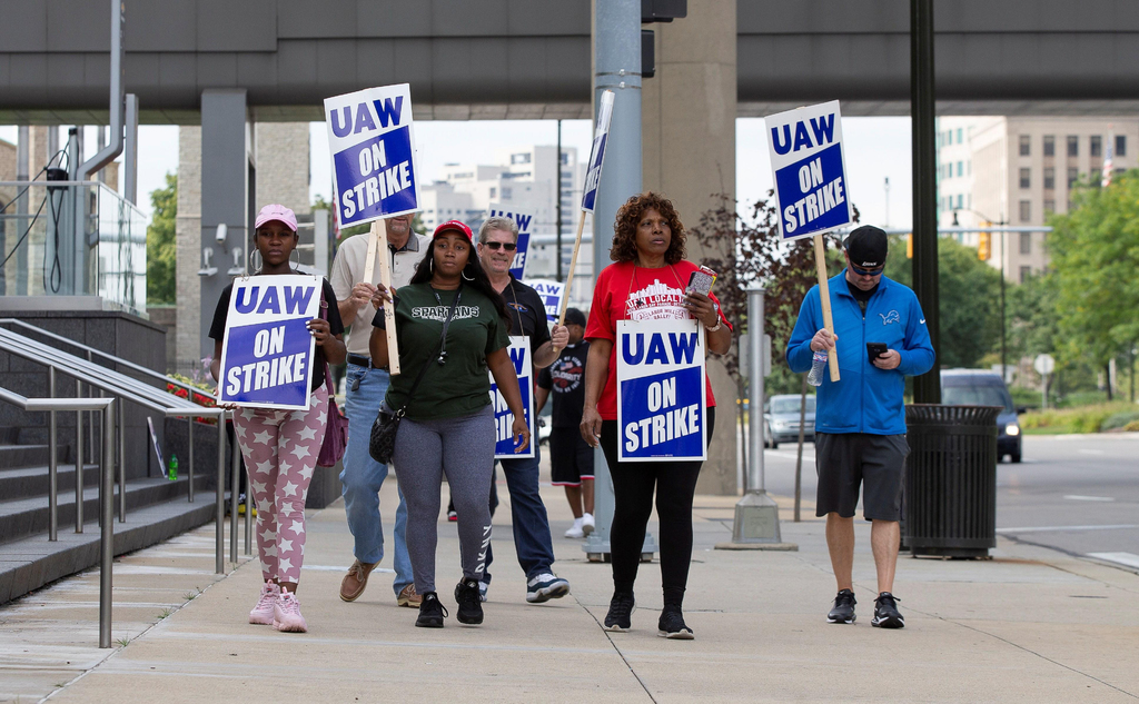 El sindicato United Auto Workers reinició recientemente negociaciones para la firma de un nuevo convenio colectivo, tras la presentación de una contrapropuesta. (ARCHIVO)