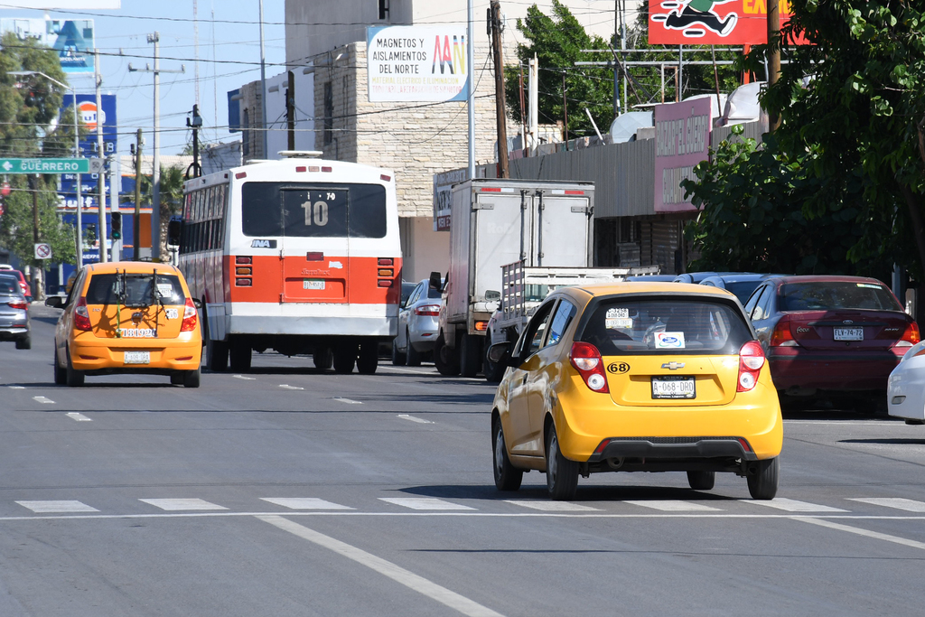 En Torreón hay actualmente 4 mil 500 taxis autorizados. Más 600 vehículos de la Ruta Centro. (EL SIGLO DE TORREÓN)