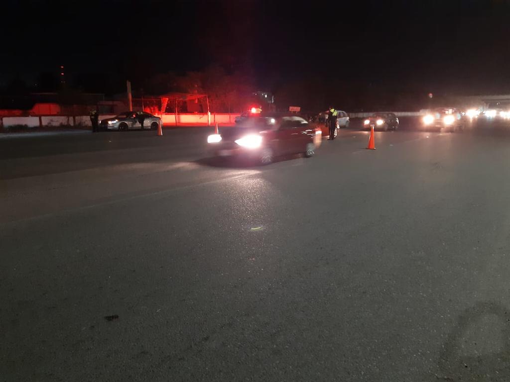 Un total de 11 conductores detenidos y 31 vehículos fue el saldo de los Puntos de Revisión de Sobriedad que se instalaron durante el fin de semana en Gómez Palacio, en total hubo 35 infracciones. (ARCHIVO)