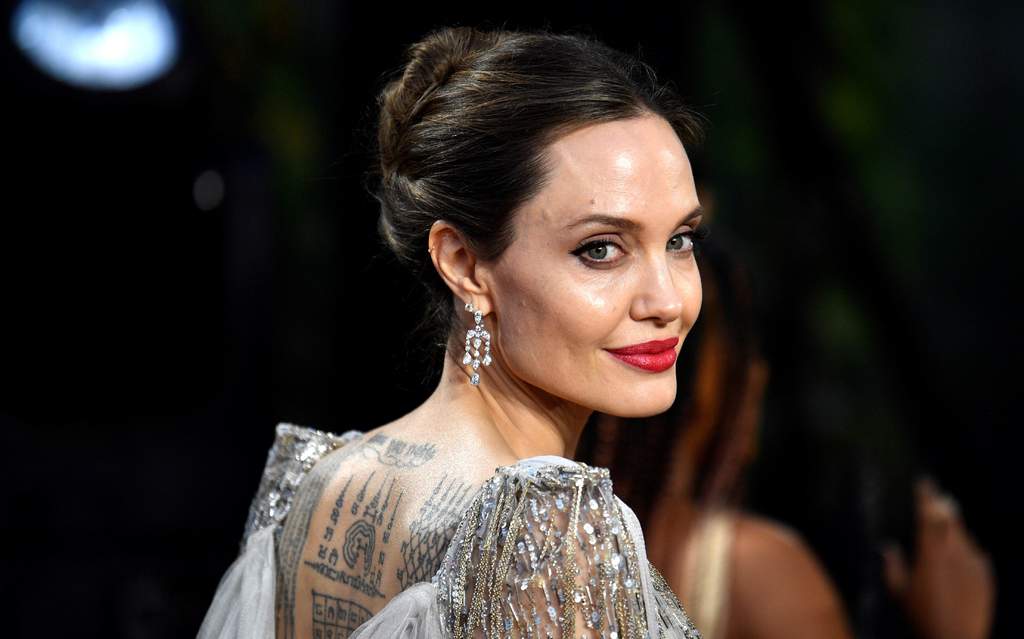 Angelina Jolie, asegura que las mujeres, sobre todo las niñas y jóvenes, deben encontrar su propia fortaleza, pero respetando y aprendiendo de los hombre que las rodean. (ARCHIVO)