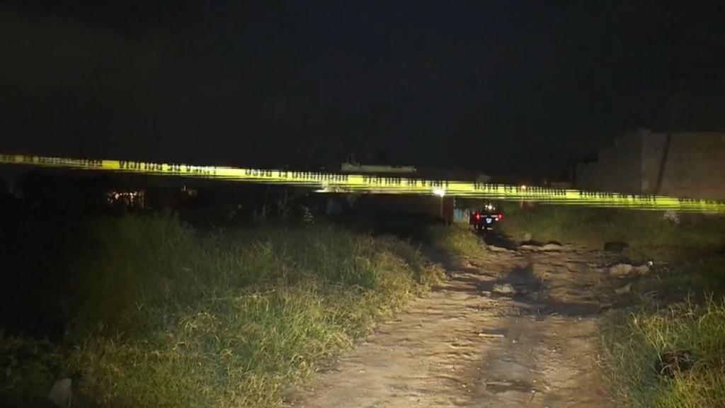  Elementos de la Policía municipal de Zapopan localizaron la madrugada de este martes 15 bolsas con restos humanos, en un terreno baldío ubicado en la calle de los Ahuilotes, en la colonia Mesa de los Ocotes. (ESPECIAL)