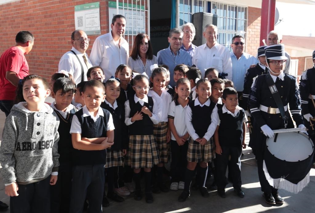 El gobernador Miguel Riquelme entregó infraestructura educativa en intensa gira por el municipio de Ramos Arizpe.