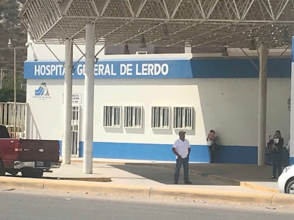 El joven fue trasladado al Hospital General de Ciudad Lerdo para su atención médica. (EL SIGLO DE TORREÓN)