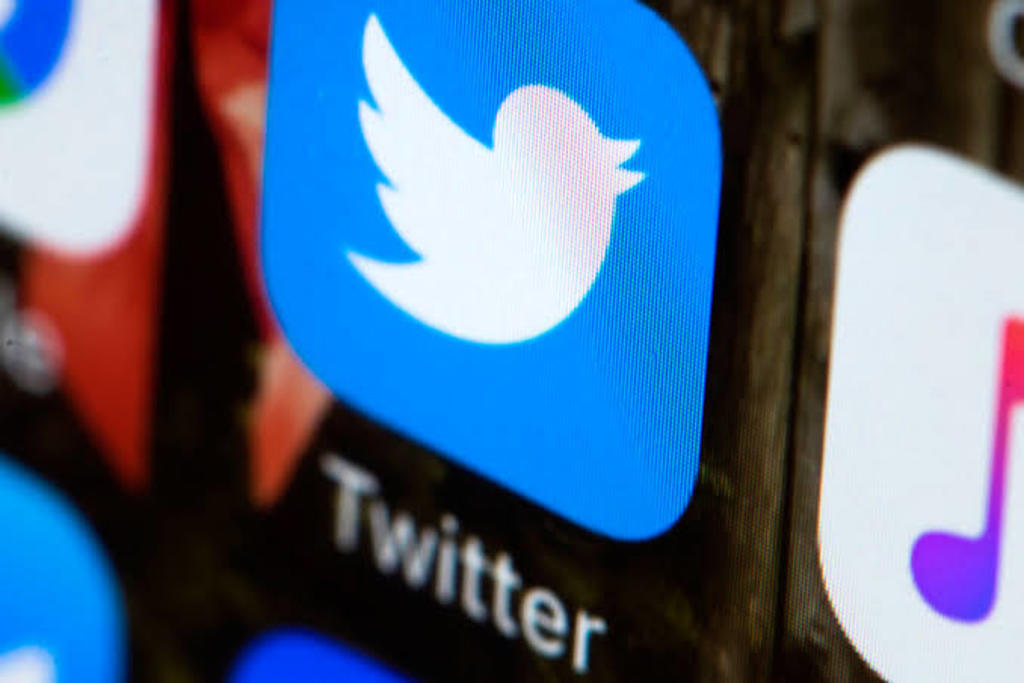 La empresa sostuvo que estas restricciones ayudarán a que los usuarios permanezcan bien informados sobre los asuntos mundiales, al tiempo que se procura un balance que defienda las reglas de Twitter.