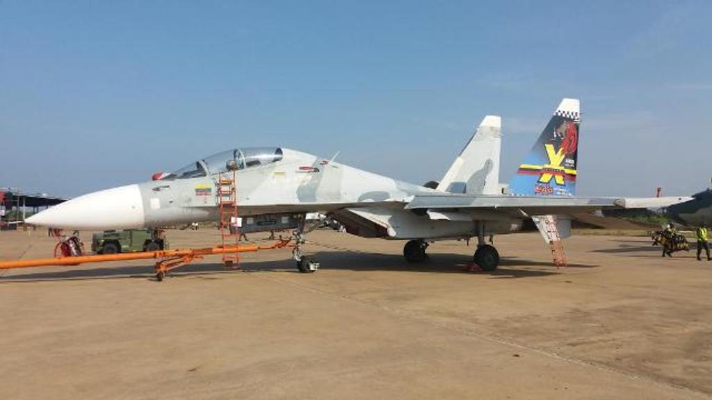 Los pilotos partieron desde una base militar en el central estado de Guárico con destino a otra en el estado de Anzoátegui (este) a bordo de un caza Sukhoi Su-30.
