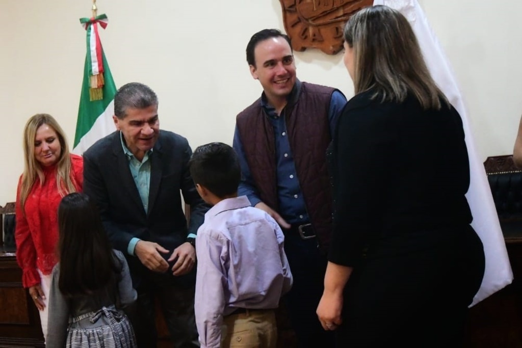 El gobernador Miguel Riquelme y su esposa destacaron los logros del estado, pues fue reconocido a nivel nacional en adopciones.