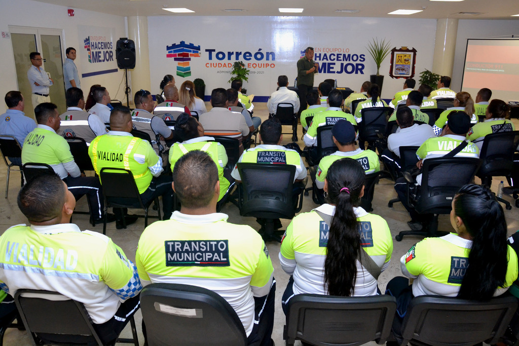 Desde el año pasado, agentes de Tránsito de Torreón reciben capacitación como Policías Viales. Este año fueron 95 elementos. (EL SIGLO DE TORREÓN)