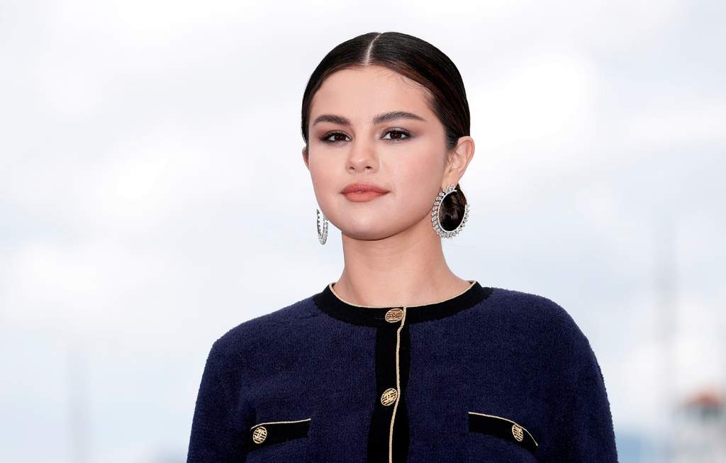 La cantante estadounidense Selena Gomez compartió en sus redes sociales dos fotos y un video, las cuales desataron una serie de reacciones en los fanáticos que piensan podría tratarse de un nuevo álbum. (ARCHIVO)