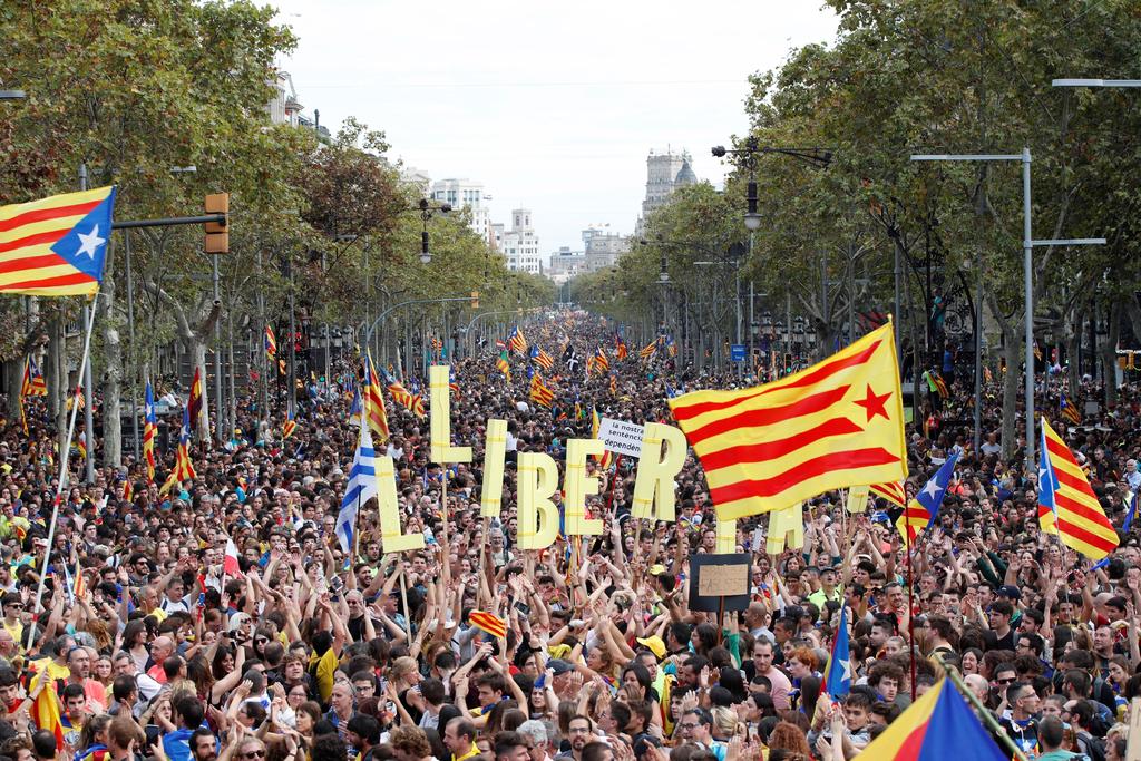 Cerca de 525 mil personas se congregaron en el Centro de la capital catalana para protestar de manera pacífica.