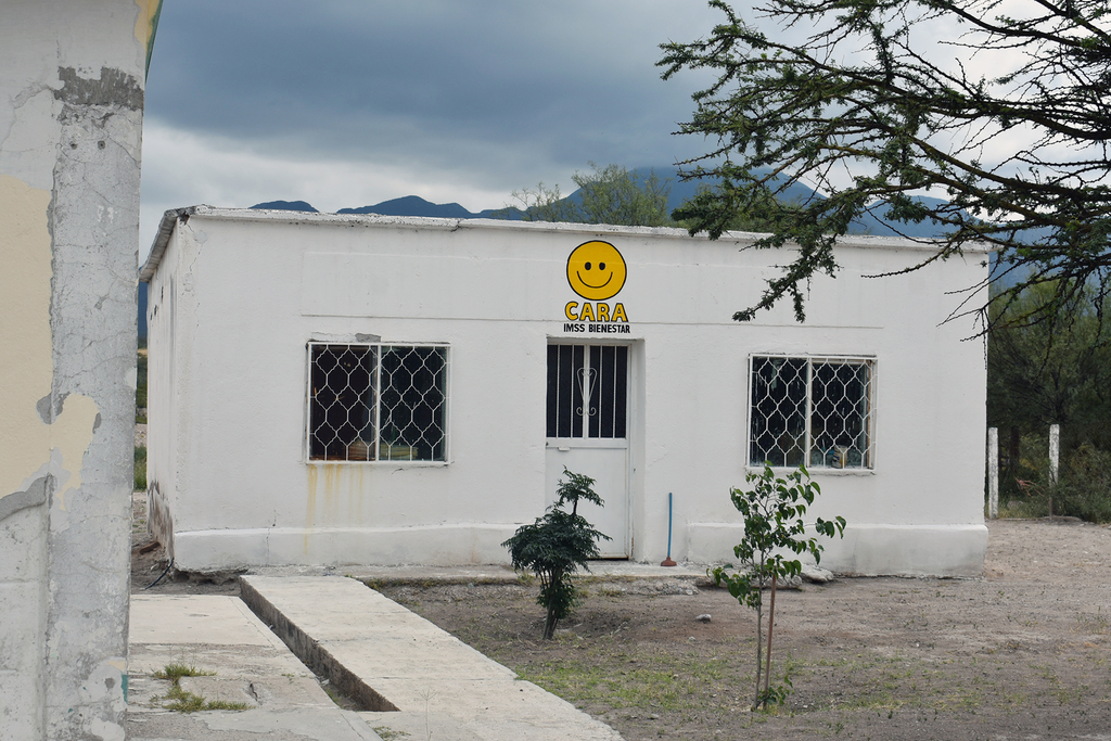 En la imagen se observa una unidad rural de la Secretaría de Salud que se ubica en el ejido La Cadena.