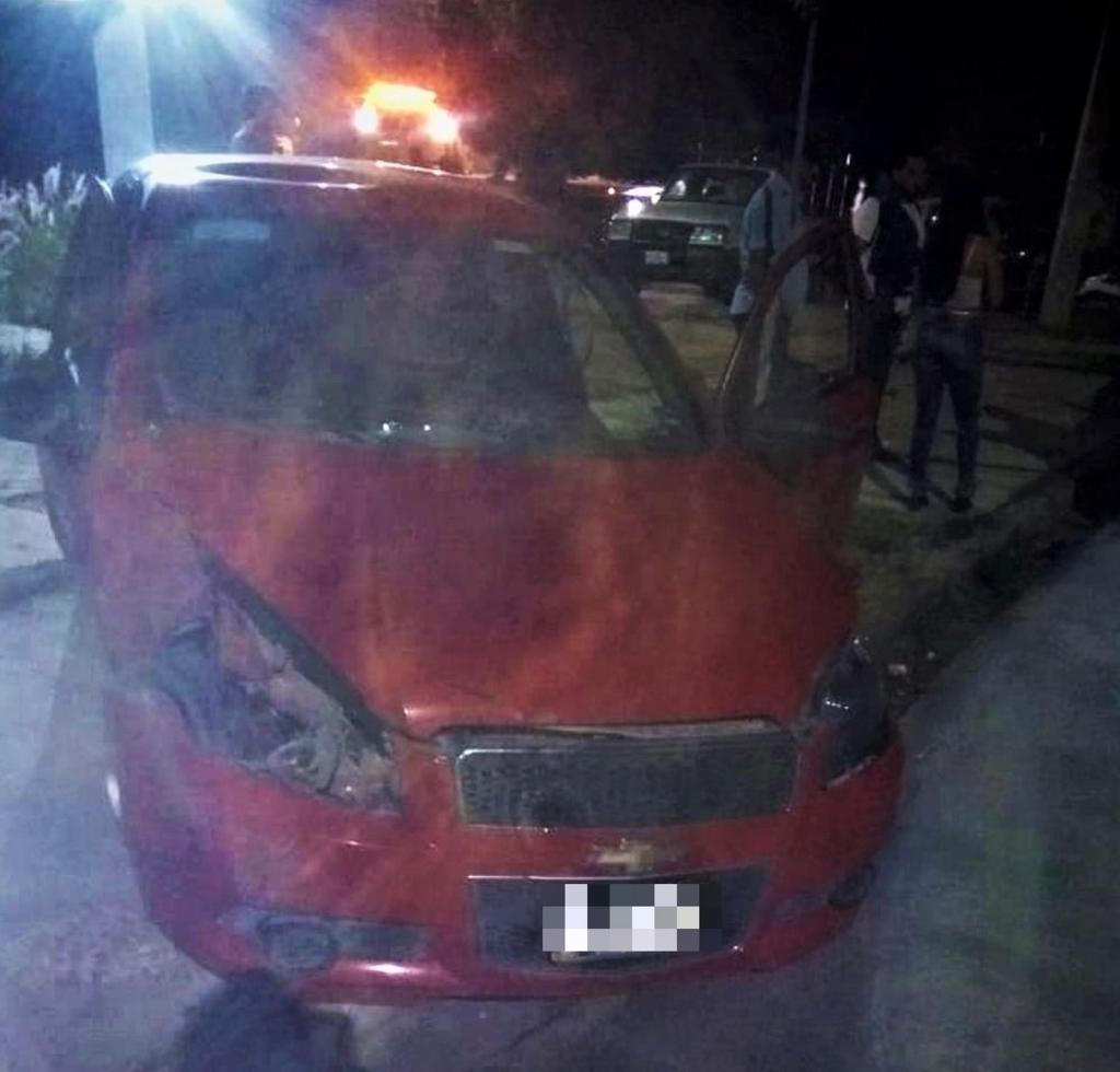 El accidente sucedió alrededor de las 19:00 horas, en la esquina de la calle Juan E. García y avenida Arista del sector Centro de Torreón. (EL SIGLO DE TORREÓN)