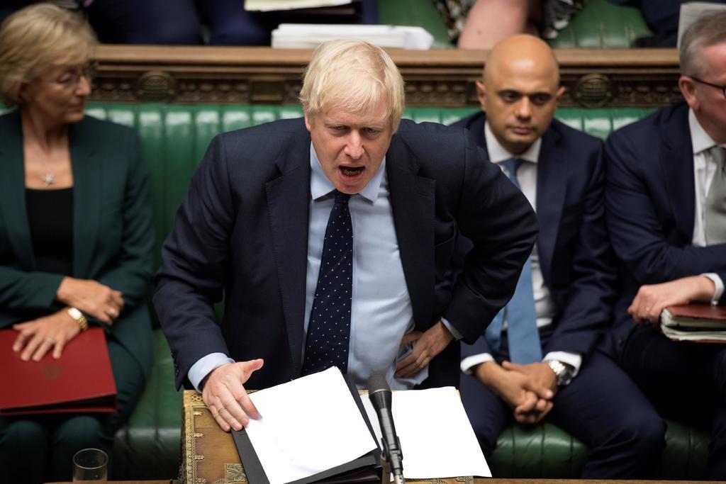El primer ministro británico Boris Johnson siguió adelante el domingo con sus planes de tratar de ganar respaldo parlamentario para su nuevo acuerdo de 'brexit'. (ARCHIVO)