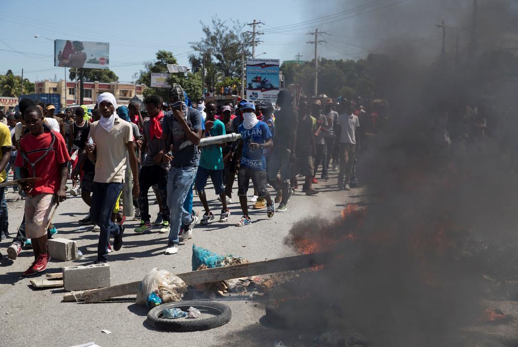 Cientos de personas mantienen las protestas en contra del presidente Jovenel Moise, en Haití. (EFE)