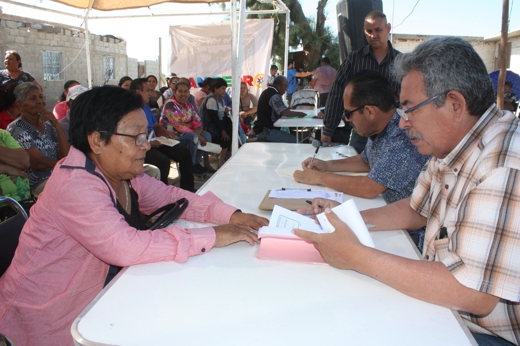 El municipio en coordinación con CERTTURC realizan una campaña de testamentos en beneficio de los sampetrinos. (EL SIGLO DE TORREÓN)