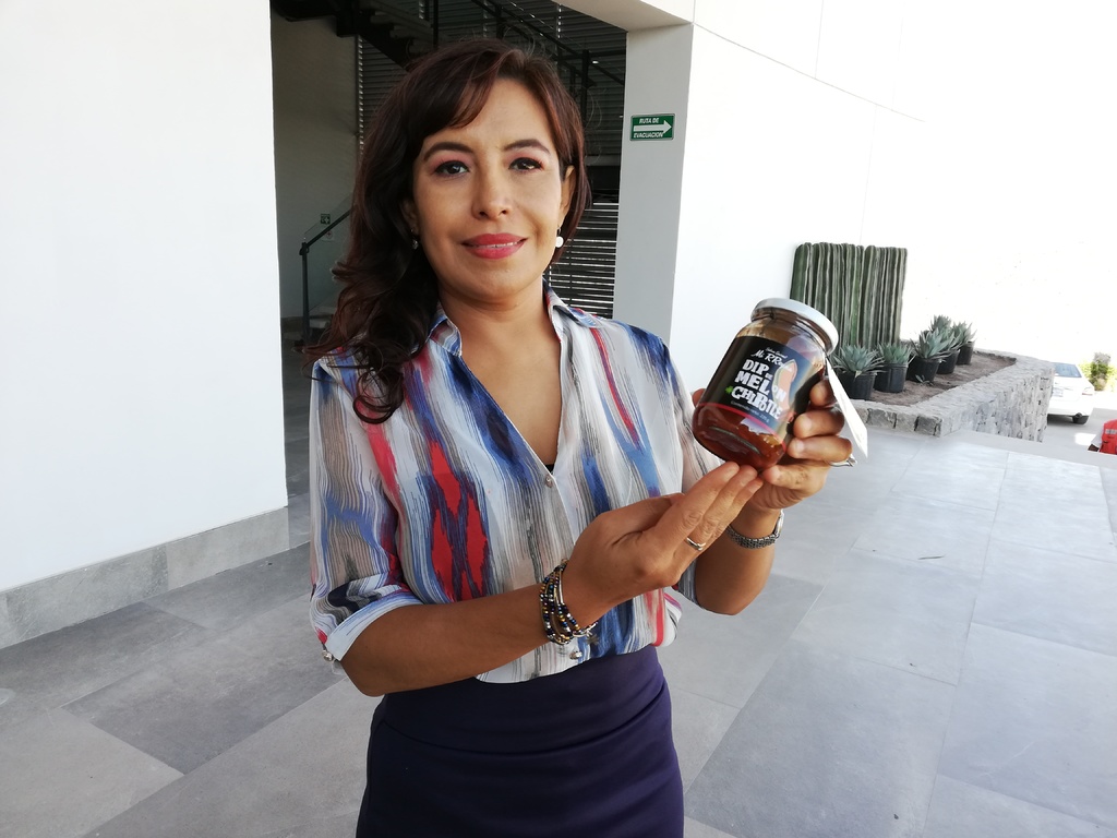 La emprendedora Mónica Alvarado Acosta realizó con el melón un dip con chipotle para preparar entradas. (VIRGINIA HERNÁNDEZ)