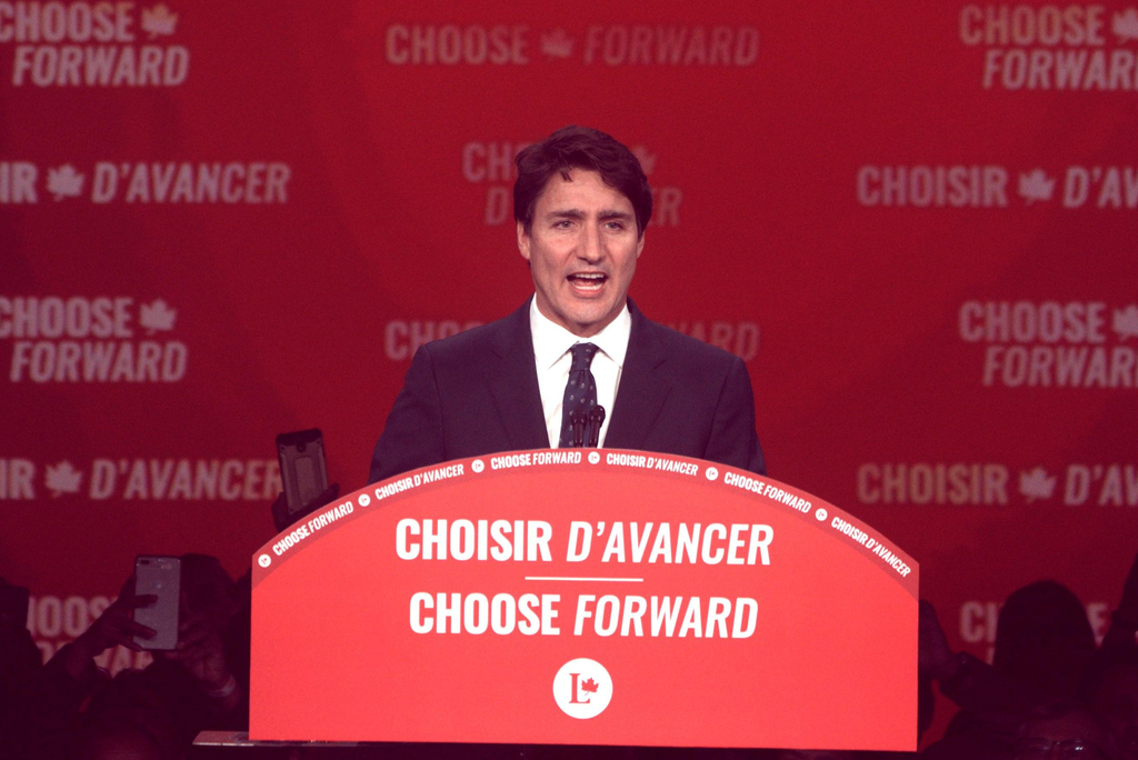 Trudeau habló por la mañanade ayer al mismo tiempo que su rival conservador Andrew Scheer se dirigía a sus partidarios. (EFE)