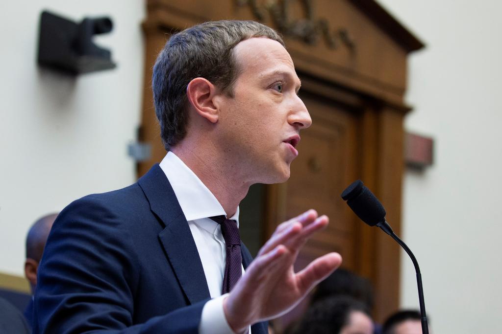 El cofundador de Facebook, Mark Zuckerberg, apeló este miércoles al patriotismo al asegurar que Libra, su controvertido proyecto de criptomoneda, servirá para ampliar el 'liderazgo financiero' de EUA. (ARCHIVO)