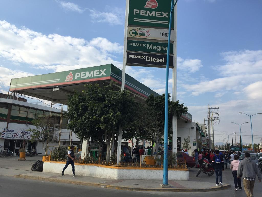 Según el gobernador de Guanajuato y Profeco, las filas  para adquirir la gasolina en León y otros municipios, derivan de noticias falsas.