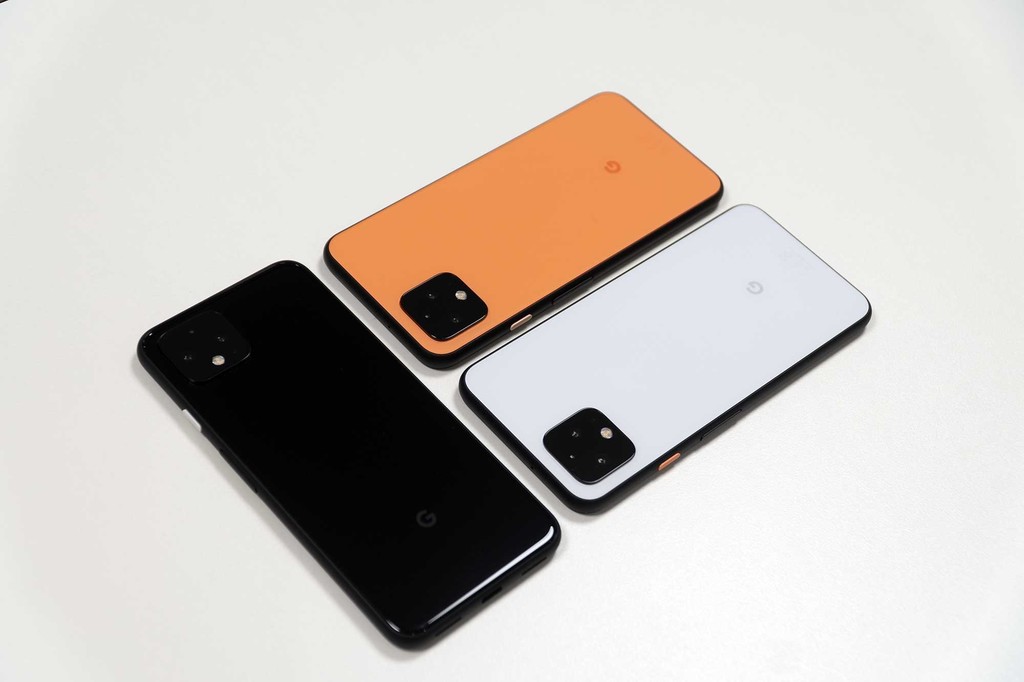 Los smartphones llegarán al mercado en tres colores: blanco, negro y una opción naranja de edición limitada. (ARCHIVO)