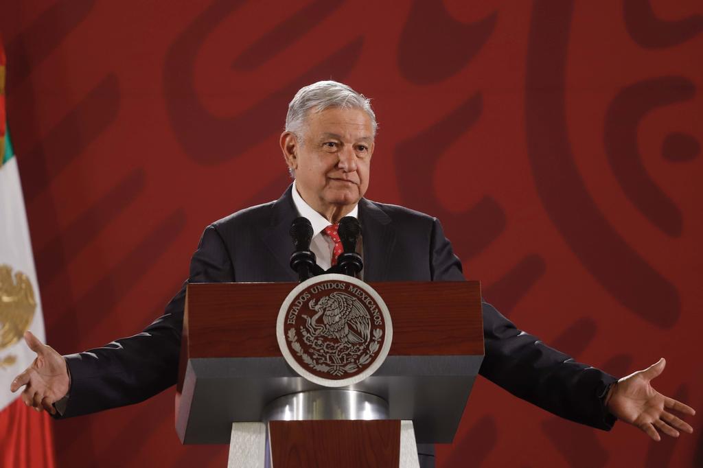 El presidente Andrés Manuel López Obrador adelantó que analiza el celebrar su primer año de gobierno, el próximo 1 de diciembre, con un informe en el Zócalo Capitalino en el cual no descartó que haya música popular mexicana. (EL UNIVERSAL)