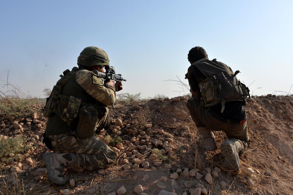 Las fuerzas kurdas acusaron hoy de nuevo a los turcos y aliados de haber 'violado' el alto el fuego 'permanente' decretado en el norte de Siria. (ARCHIVO)