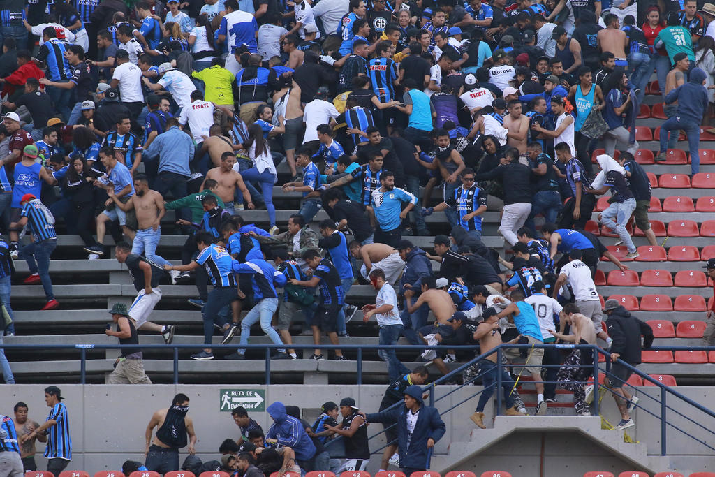 Querétaro y San Luis fueron multados por el pleito entre barras suscitado en el Estadio Alfonso Lastras. (ARCHIVO)