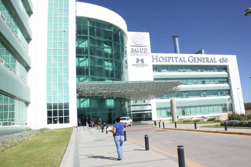 El afectado ingresó a las instalaciones del Hospital General 450, debido a las lesiones ocasionadas por la descarga eléctrica. (EL SIGLO DE TORREÓN)