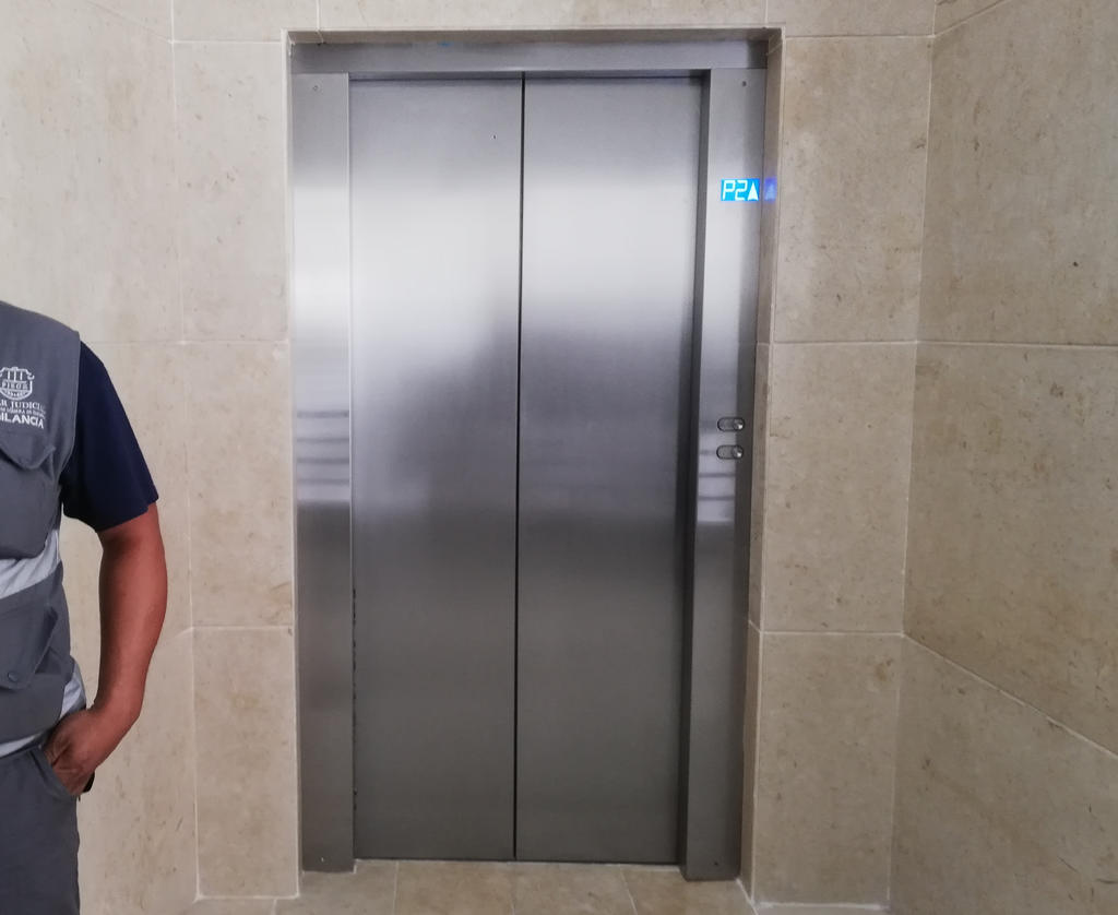 Se verificó el correcto funcionamiento del elevador, el cual estuvo descompuesto por mucho tiempo ante la falta de una refacción. (JESÚS GALINDO)