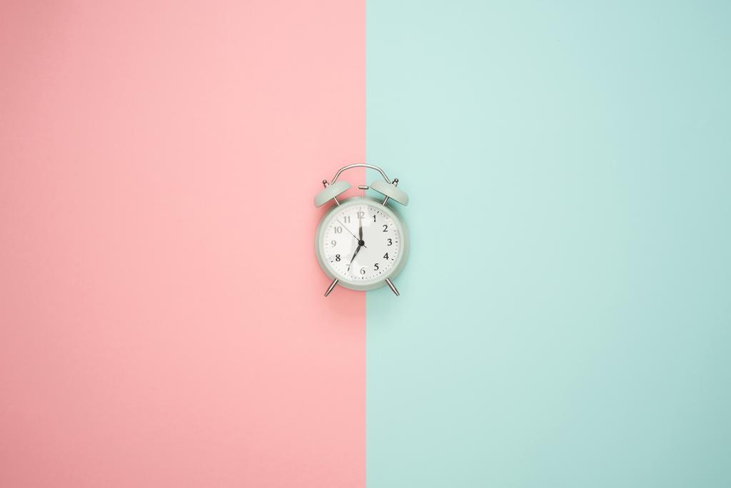 El cambio de horario ha llegado. Es momento de ajustar tu tiempo  retrasando una hora un reloj. (ARCHIVO) 