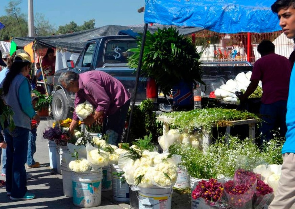 Ya se alista el comercio en el municipio de Lerdo por la celebración del Día de Muertos. (EL SIGLO DE TORREÓN)