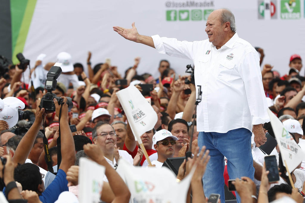 El exdirigente del sindicato petrolero, Carlos Romero Deschamps, confirmó a un medio de comunicación que permanece en México y no ha salido, como autoridades federales informaron previamente. (EL UNIVERSAL)